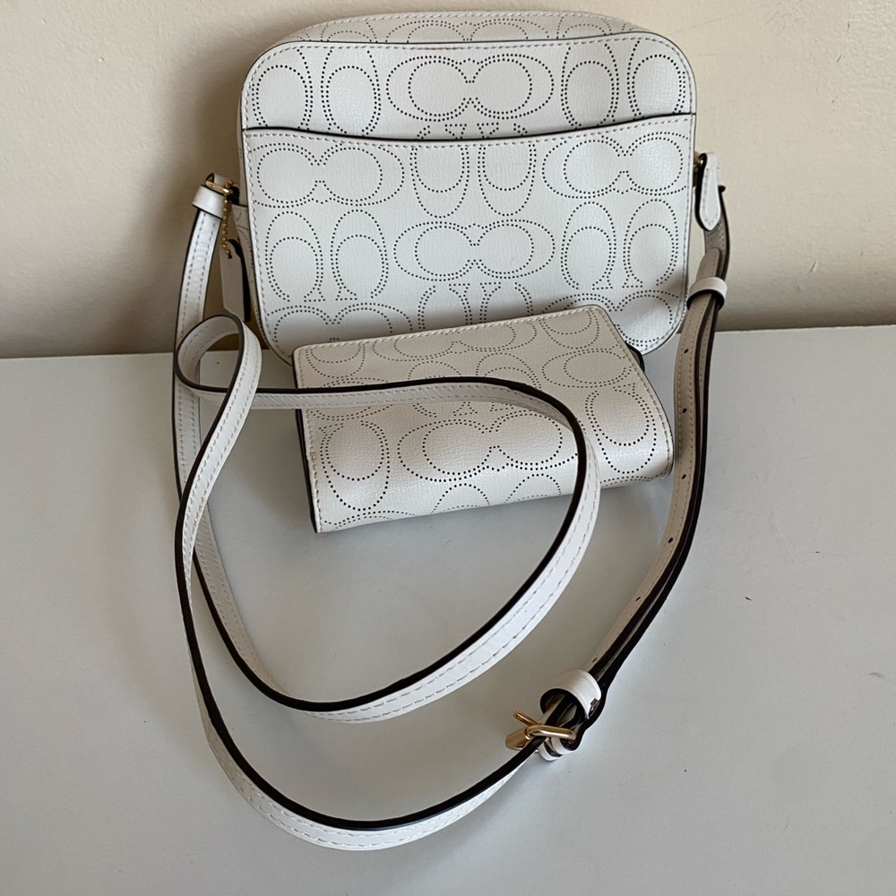 Coach Mini Camera Bag With Matching Wallet - Picture 3 of 8